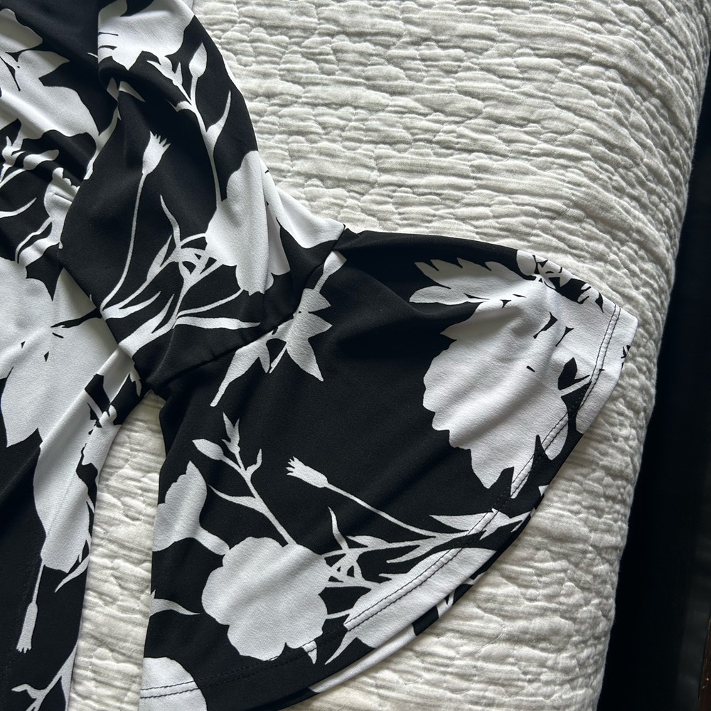 Dress - Picture 3 of 4